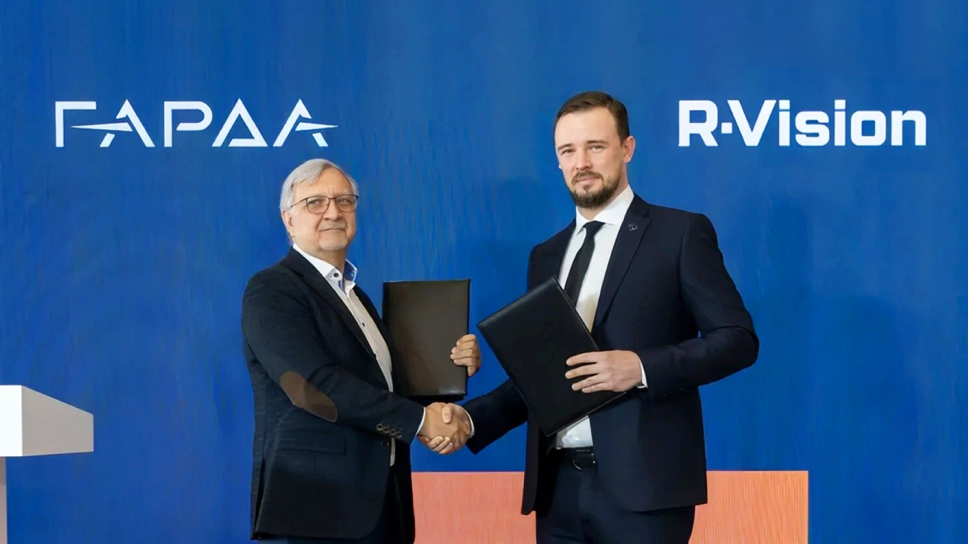 Рустэм Хайретдинов, заместитель генерального директора компании «Гарда» и Даниил Тамеев, коммерческий директор R‑Vision